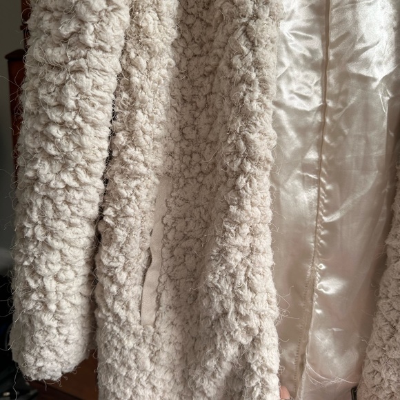 Sherpa Jacket size small - Picture 2 of 9